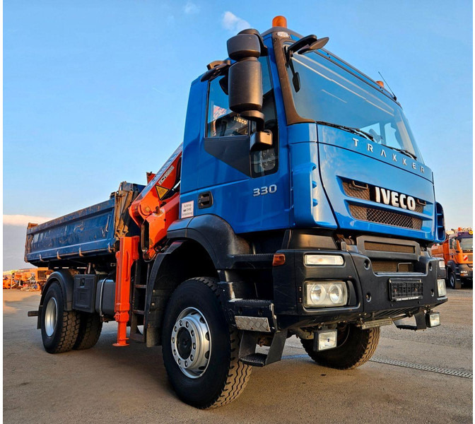 Iveco Trakker 190T33 4x4 M Tipper + Crane Atlas 120.2E - Camión volquete, Camión grúa: foto 2 Iveco Trakker 190T33 4x4 M Tipper + Crane Atlas 120.2E - Camión volquete, Camión grúa: foto 2