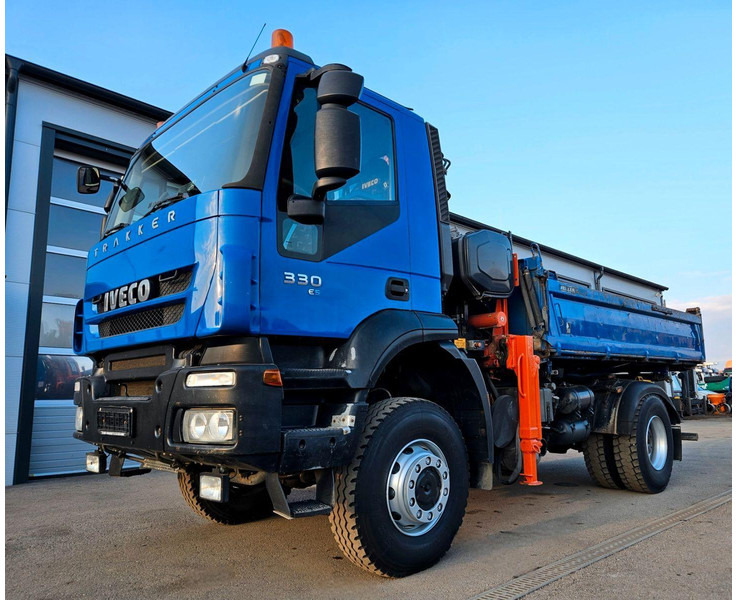 Iveco Trakker 190T33 4x4 M Tipper + Crane Atlas 120.2E - Camión volquete, Camión grúa: foto 1 Iveco Trakker 190T33 4x4 M Tipper + Crane Atlas 120.2E - Camión volquete, Camión grúa: foto 1