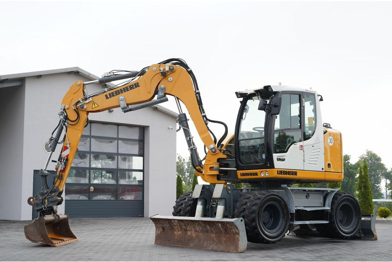 Liebherr 910 COMPACT LITRONIC / KOPARKA KOŁOWA / KLIMATYZACJA / KAMERA - Excavadora de ruedas: foto 1 Liebherr 910 COMPACT LITRONIC / KOPARKA KOŁOWA / KLIMATYZACJA / KAMERA - Excavadora de ruedas: foto 1