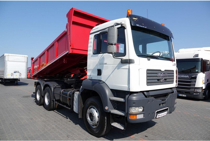 MAN TGA 33.390 / 6X4 / WYWROTKA 2 STRONNA / HYDROBURTA / MANUAL / SP - Camión volquete: foto 4 MAN TGA 33.390 / 6X4 / WYWROTKA 2 STRONNA / HYDROBURTA / MANUAL / SP - Camión volquete: foto 4