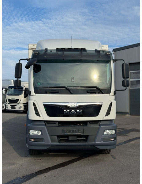 MAN TGM 18.290 L Beverage Truck + Tail Lift - Camión caja cerrada: foto 3 MAN TGM 18.290 L Beverage Truck + Tail Lift - Camión caja cerrada: foto 3