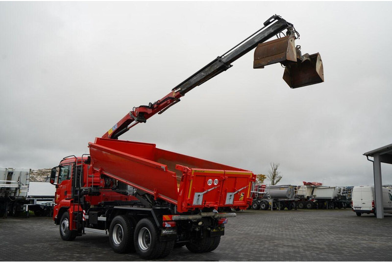 MAN TGS 26.400 / 6x4 / WYWROTKA 2 STRONNA  + HDS HMF 1530 K2  / HYDR - Camión volquete, Camión grúa: foto 3 MAN TGS 26.400 / 6x4 / WYWROTKA 2 STRONNA  + HDS HMF 1530 K2  / HYDR - Camión volquete, Camión grúa: foto 3