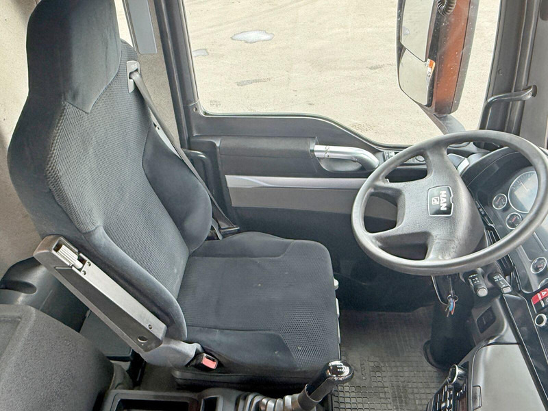 Camión volquete MAN TGS 35.360 KIPPER * 8x6 * TOPZUSTAND: foto 9