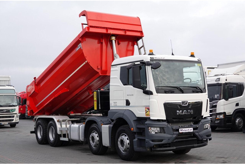 MAN TGS 35.430 / 8X4 / WYWROTKA TYLNOZSYPOWA / HYDROKLAPA / OPONY 10 - Camión volquete: foto 4 MAN TGS 35.430 / 8X4 / WYWROTKA TYLNOZSYPOWA / HYDROKLAPA / OPONY 10 - Camión volquete: foto 4