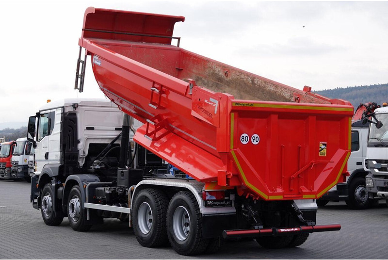 MAN TGS 35.430 / 8X4 / WYWROTKA TYLNOZSYPOWA / HYDROKLAPA / OPONY 10 - Camión volquete: foto 2 MAN TGS 35.430 / 8X4 / WYWROTKA TYLNOZSYPOWA / HYDROKLAPA / OPONY 10 - Camión volquete: foto 2