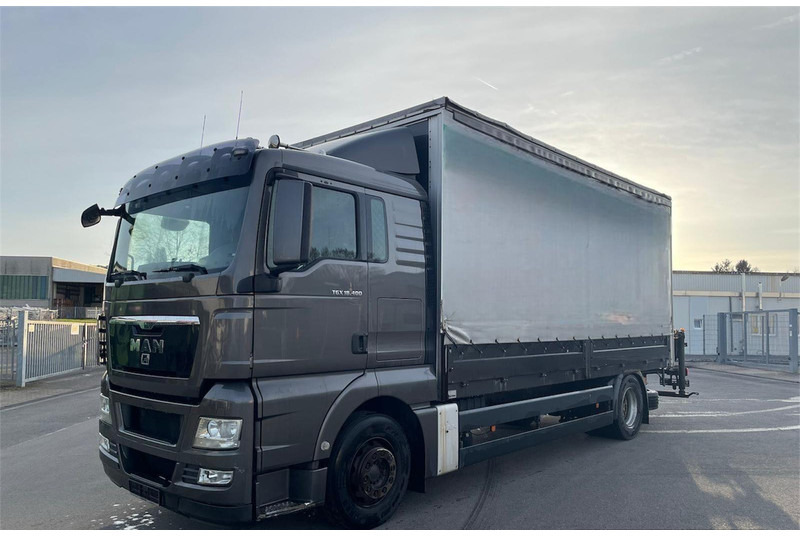 MAN TGX 18.400 Curtain Sider + Crane Palfinger 14002 EH - Camión caja cerrada: foto 2 MAN TGX 18.400 Curtain Sider + Crane Palfinger 14002 EH - Camión caja cerrada: foto 2