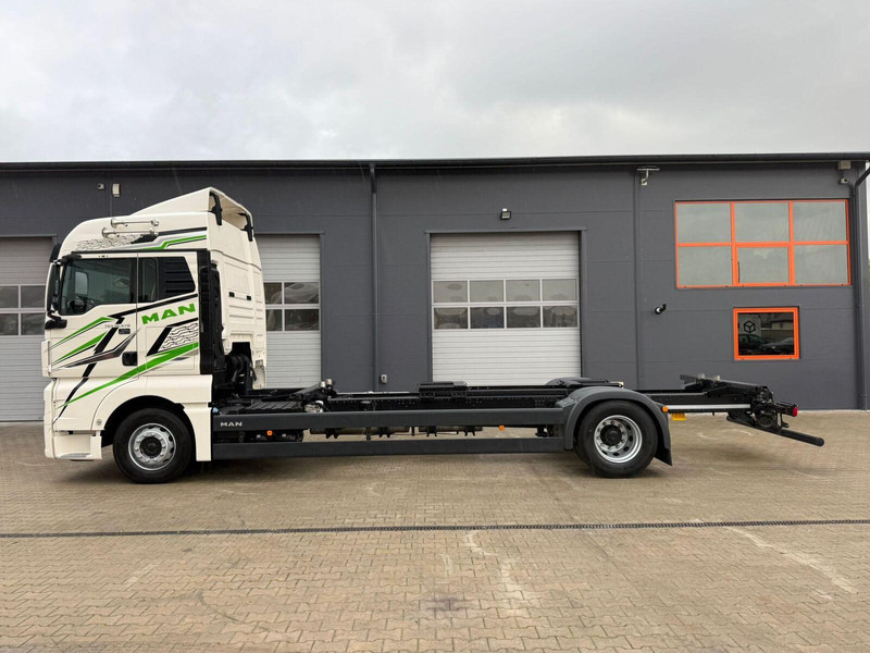 MAN TGX 18.470 // Przebieg 252 tyś. km !!! // Ciężarówka jak nowa // - Camión chasis: foto 2 MAN TGX 18.470 // Przebieg 252 tyś. km !!! // Ciężarówka jak nowa // - Camión chasis: foto 2