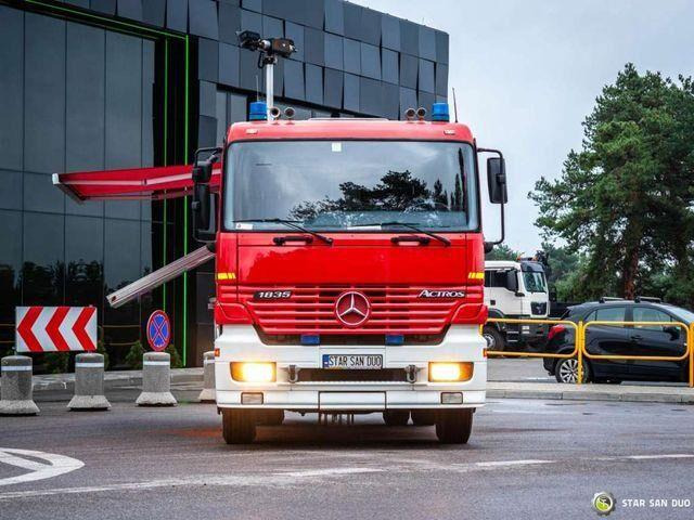 Mercedes-Benz ACTROS 1835 4x2 ZIEGLER FIRE BRIGADE - Camión de bomberos: foto 3 Mercedes-Benz ACTROS 1835 4x2 ZIEGLER FIRE BRIGADE - Camión de bomberos: foto 3