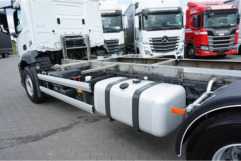 Camión portacontenedore/ Intercambiable Mercedes-Benz ANTOS / 2535 / ACC / E 6 / BDF + WINDA / 7.15 , 7.45, 7.82 M / O: foto 10 Camión portacontenedore/ Intercambiable Mercedes-Benz ANTOS / 2535 / ACC / E 6 / BDF + WINDA / 7.15 , 7.45, 7.82 M / O: foto 10