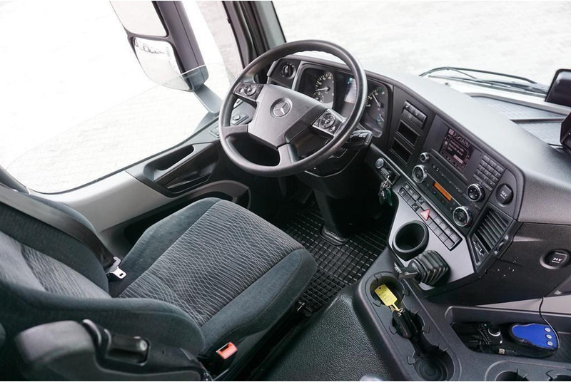 Camión portacontenedore/ Intercambiable Mercedes-Benz ANTOS / 2535 / ACC / E 6 / BDF + WINDA / 7.15 , 7.45, 7.82 M / O: foto 13 Camión portacontenedore/ Intercambiable Mercedes-Benz ANTOS / 2535 / ACC / E 6 / BDF + WINDA / 7.15 , 7.45, 7.82 M / O: foto 13