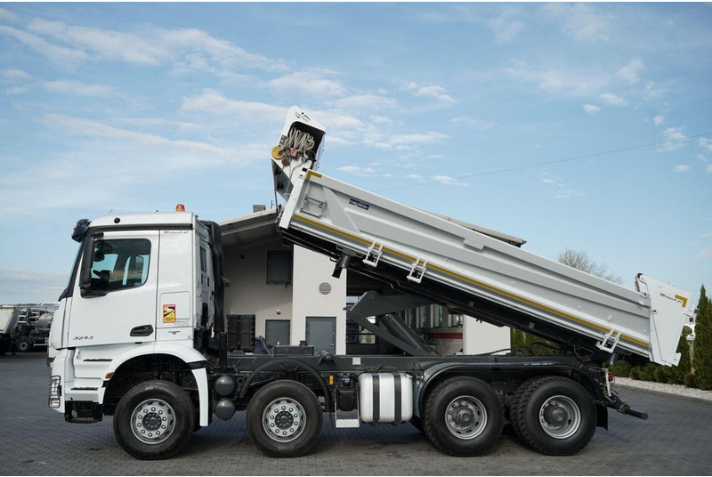 Mercedes-Benz AROCS 3243 / 8x4 / WYWROTKA DWUSTRONNA / HYDROBURTA / BORDMATIC - Camión volquete: foto 2 Mercedes-Benz AROCS 3243 / 8x4 / WYWROTKA DWUSTRONNA / HYDROBURTA / BORDMATIC - Camión volquete: foto 2