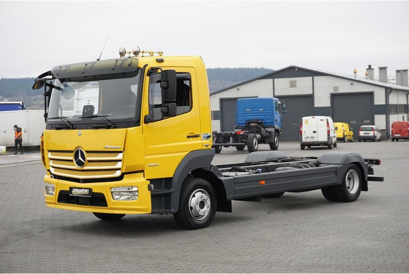 Mercedes-Benz ATEGO / 1224 / ACC / EURO 6 / PODWOZIE DO ZABUDOWY / DŁ. 4,8 M - Camión chasis: foto 2 Mercedes-Benz ATEGO / 1224 / ACC / EURO 6 / PODWOZIE DO ZABUDOWY / DŁ. 4,8 M - Camión chasis: foto 2