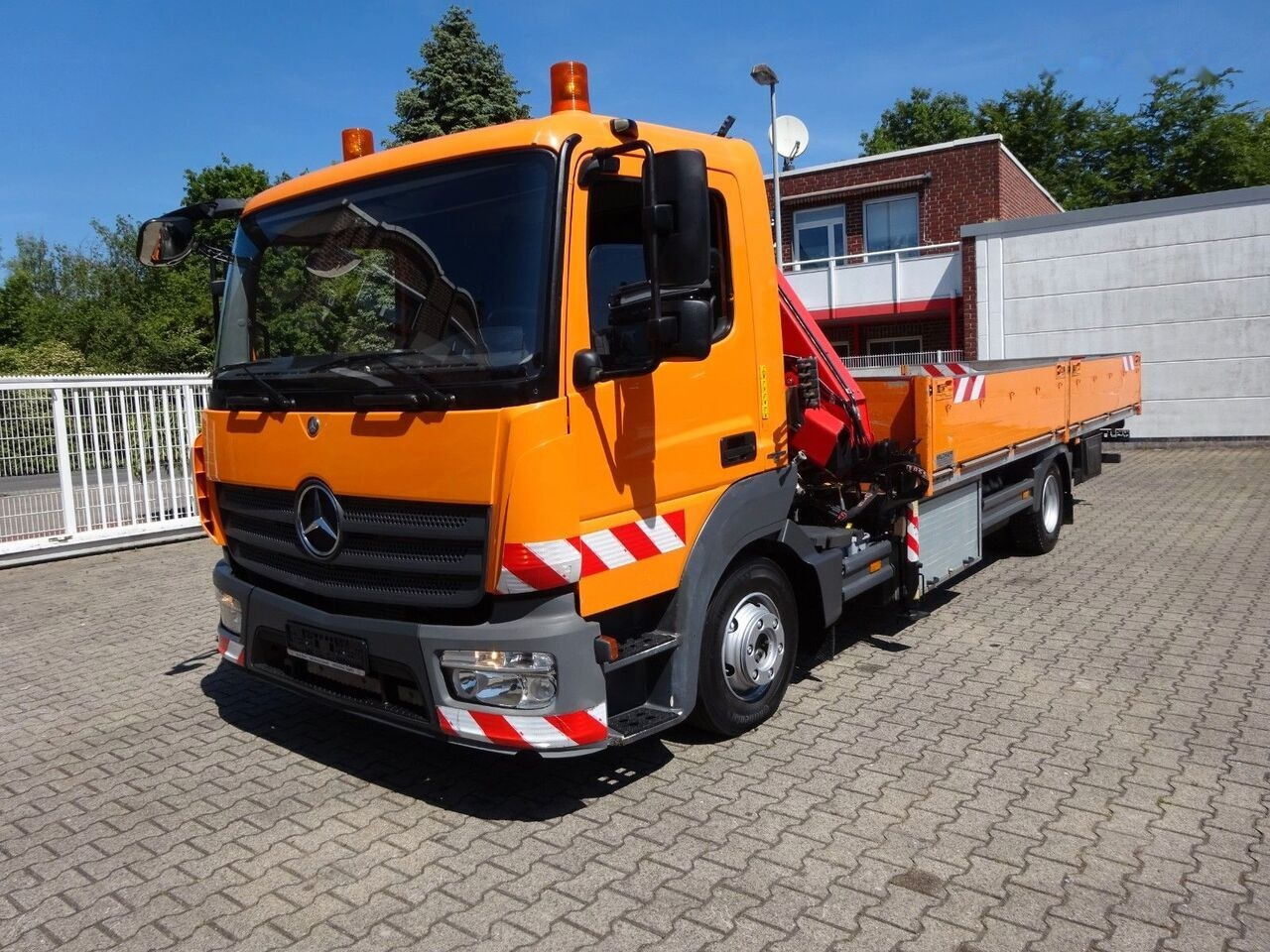 Camión caja abierta, Camión grúa Mercedes-Benz Atego 1024: foto 1
