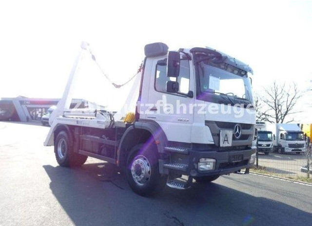 Mercedes-Benz Axor 1833 - Camión portacontenedor de cadenas: foto 4 Mercedes-Benz Axor 1833 - Camión portacontenedor de cadenas: foto 4