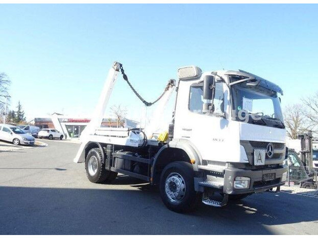 Mercedes-Benz Axor 1833 - Camión portacontenedor de cadenas: foto 2 Mercedes-Benz Axor 1833 - Camión portacontenedor de cadenas: foto 2