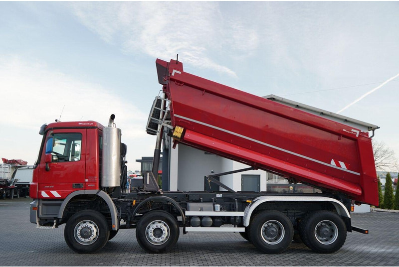 Mercedes-Benz CTROS 4141 / 8X6 / WYWROTKA TYLNOZSYPOWA / MEILLER KIPPER 5.3M / - Camión volquete: foto 5 Mercedes-Benz CTROS 4141 / 8X6 / WYWROTKA TYLNOZSYPOWA / MEILLER KIPPER 5.3M / - Camión volquete: foto 5