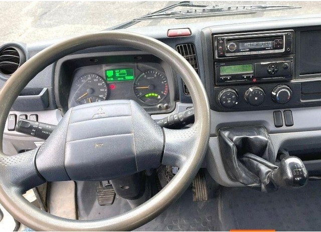 Camión volquete Mitsubishi Fuso 4x4 3 way tipper: foto 9