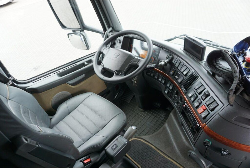 Camión caja abierta, Camión grúa Volvo FH / 520 / 8 X 2 / SKRZYNIOWY + HDS / PM 85 SP + JIB J 1204 / WY: foto 15