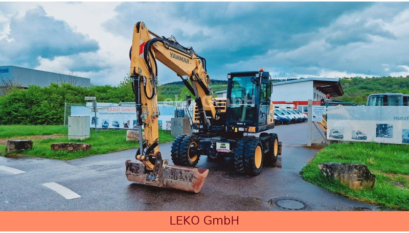 Yanmar B 95W Mit Drei Löffeln und Ein Hammer - Excavadora de ruedas: foto 3 Yanmar B 95W Mit Drei Löffeln und Ein Hammer - Excavadora de ruedas: foto 3