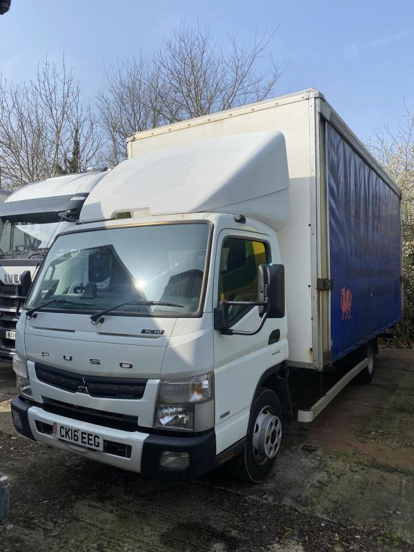 Mitsubishi Canter 7C18 7.5 Ton 18 ft Curtainsider - Camión lona: foto 2 Mitsubishi Canter 7C18 7.5 Ton 18 ft Curtainsider - Camión lona: foto 2
