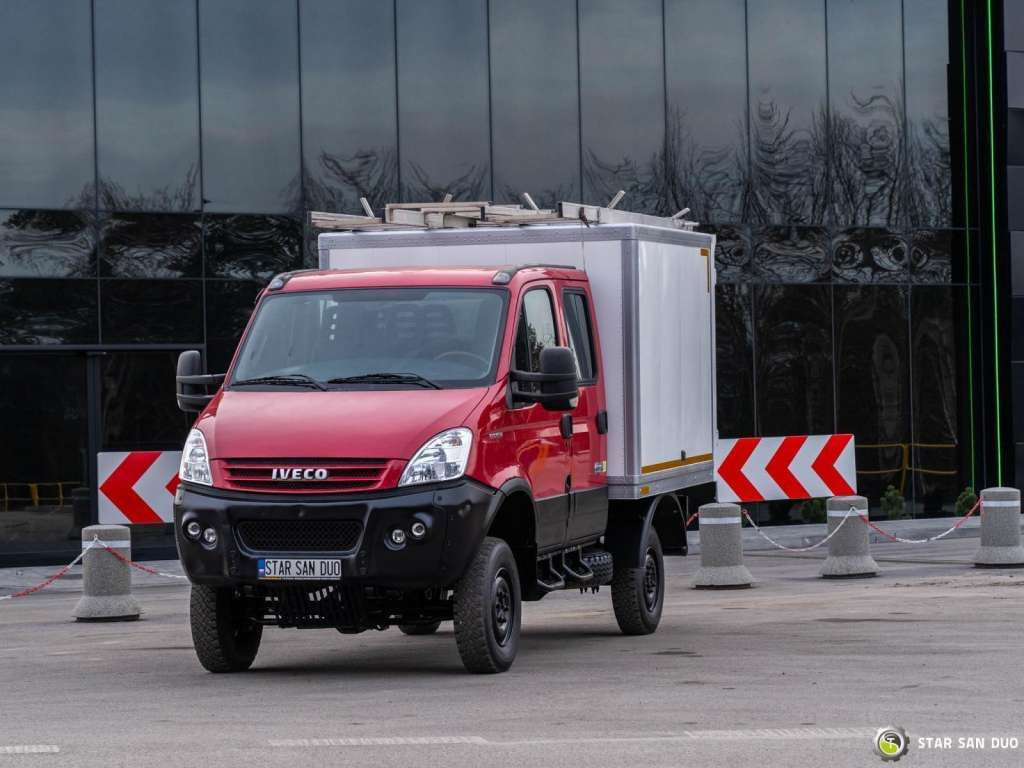 Iveco  DAILY 4X4 OFFROAD CAMPER BOX DOKA Iveco  DAILY 4X4 OFFROAD CAMPER BOX DOKA - Camión chasis: foto 2 Iveco  DAILY 4X4 OFFROAD CAMPER BOX DOKA Iveco  DAILY 4X4 OFFROAD CAMPER BOX DOKA - Camión chasis: foto 2