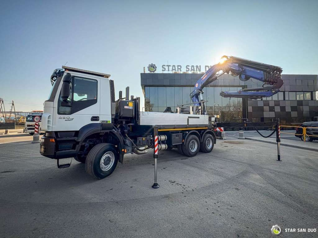 Iveco TRAKKER 450 6x6 PM41S FLY JIB Crane Kipper - Camión grúa: foto 2 Iveco TRAKKER 450 6x6 PM41S FLY JIB Crane Kipper - Camión grúa: foto 2