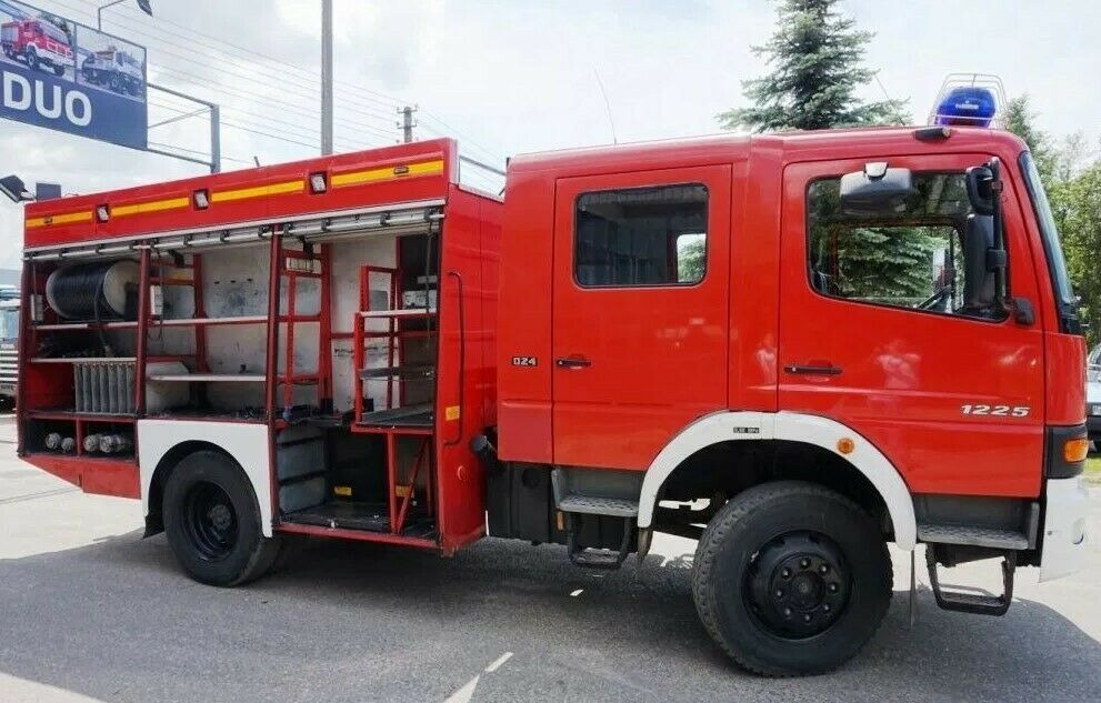 Mercedes-Benz 4x4 ATEGO 1225 Firebrigade Feuerwehr - Camión de bomberos: foto 4 Mercedes-Benz 4x4 ATEGO 1225 Firebrigade Feuerwehr - Camión de bomberos: foto 4