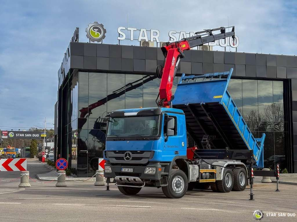 Mercedes-Benz ACTROS 3341 6x6 HMF 4220 K4 CRANE KIPPER - Camión volquete: foto 1 Mercedes-Benz ACTROS 3341 6x6 HMF 4220 K4 CRANE KIPPER - Camión volquete: foto 1