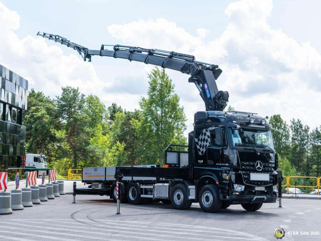 Mercedes-Benz AROCS 3251 8x4 HMF 8520 Fly Jib Winch - Camión grúa: foto 5 Mercedes-Benz AROCS 3251 8x4 HMF 8520 Fly Jib Winch - Camión grúa: foto 5