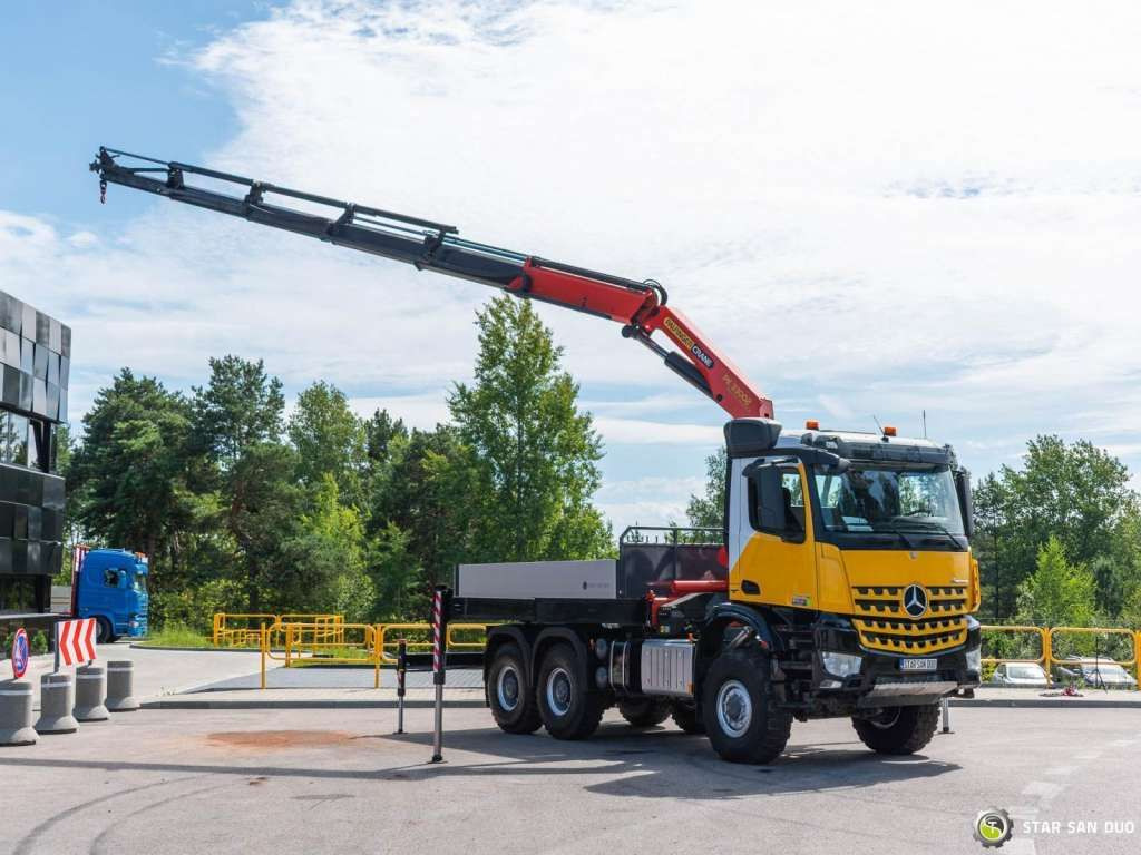 Mercedes-Benz AROCS 3345 6x6 PALFINGER PK 33002 Euro 6 Crane - Camión grúa: foto 3 Mercedes-Benz AROCS 3345 6x6 PALFINGER PK 33002 Euro 6 Crane - Camión grúa: foto 3