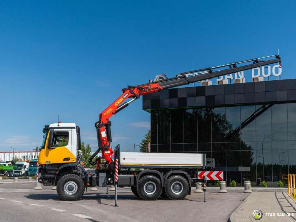 Mercedes-Benz AROCS 3345 6x6 PALFINGER PK 33002 Euro 6 Crane - Camión grúa: foto 2 Mercedes-Benz AROCS 3345 6x6 PALFINGER PK 33002 Euro 6 Crane - Camión grúa: foto 2