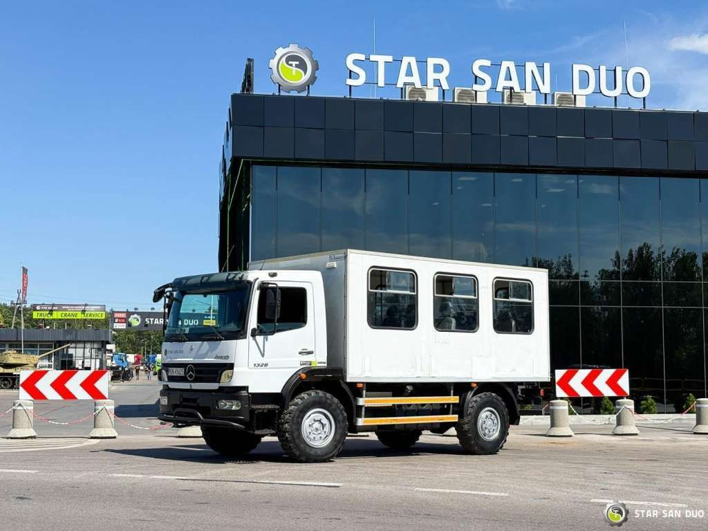 Mercedes-Benz ATEGO 1326 4x4 Double Cab Camper BUS - Camión chasis: foto 1 Mercedes-Benz ATEGO 1326 4x4 Double Cab Camper BUS - Camión chasis: foto 1