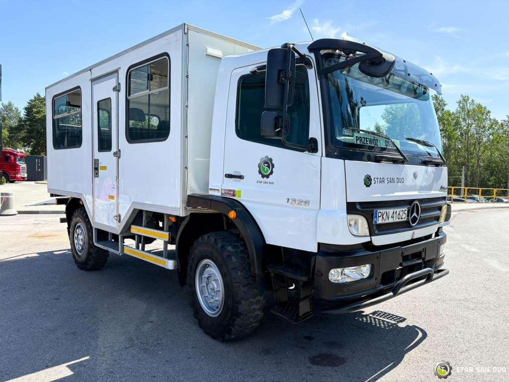 Mercedes-Benz ATEGO 1326 4x4 Double Cab Camper BUS - Camión chasis: foto 5 Mercedes-Benz ATEGO 1326 4x4 Double Cab Camper BUS - Camión chasis: foto 5