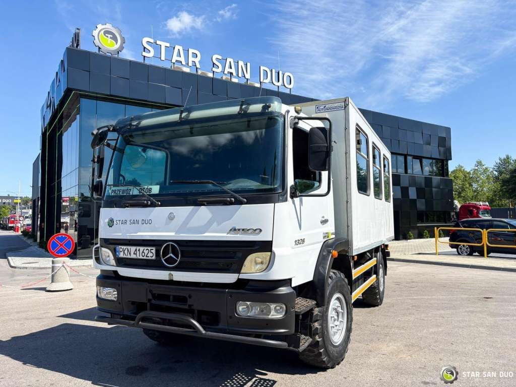 Mercedes-Benz ATEGO 1326 4x4 Double Cab Camper BUS - Camión chasis: foto 2 Mercedes-Benz ATEGO 1326 4x4 Double Cab Camper BUS - Camión chasis: foto 2