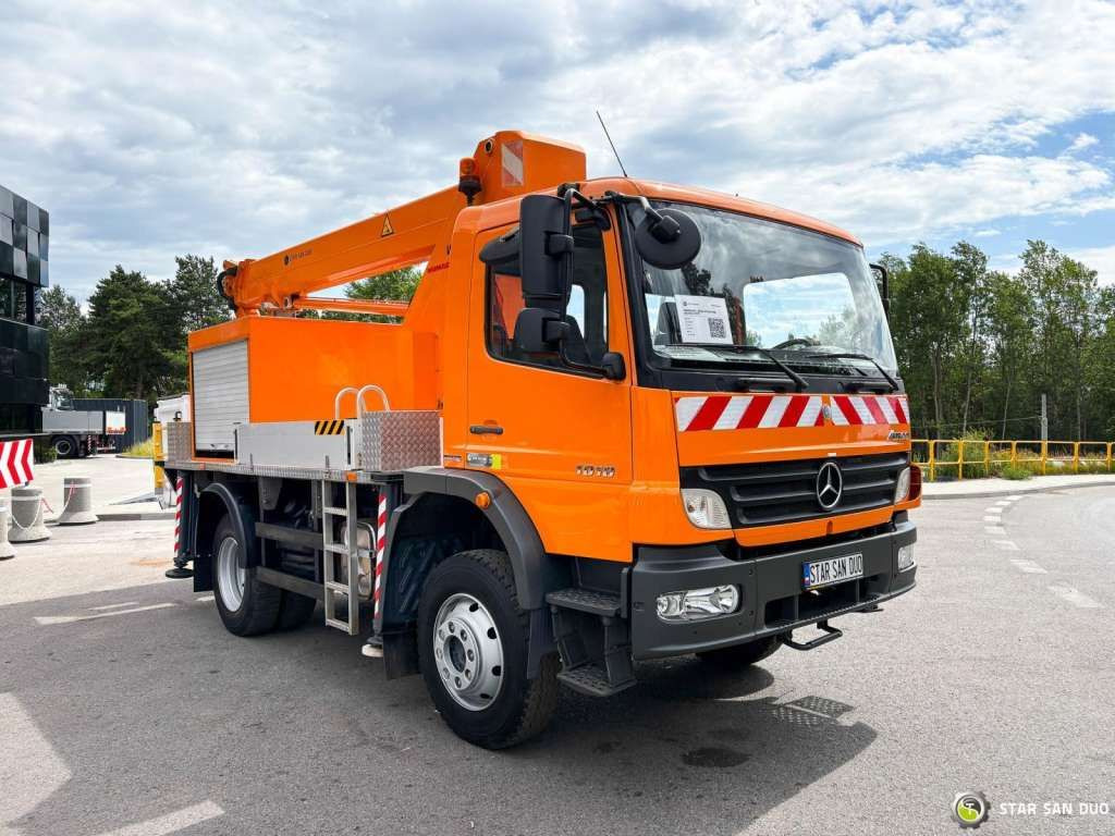 Mercedes-Benz ATEGO 4x4 1018 WUMAG WT 170 Platform Lift 17m - Camión con plataforma elevadora: foto 2 Mercedes-Benz ATEGO 4x4 1018 WUMAG WT 170 Platform Lift 17m - Camión con plataforma elevadora: foto 2