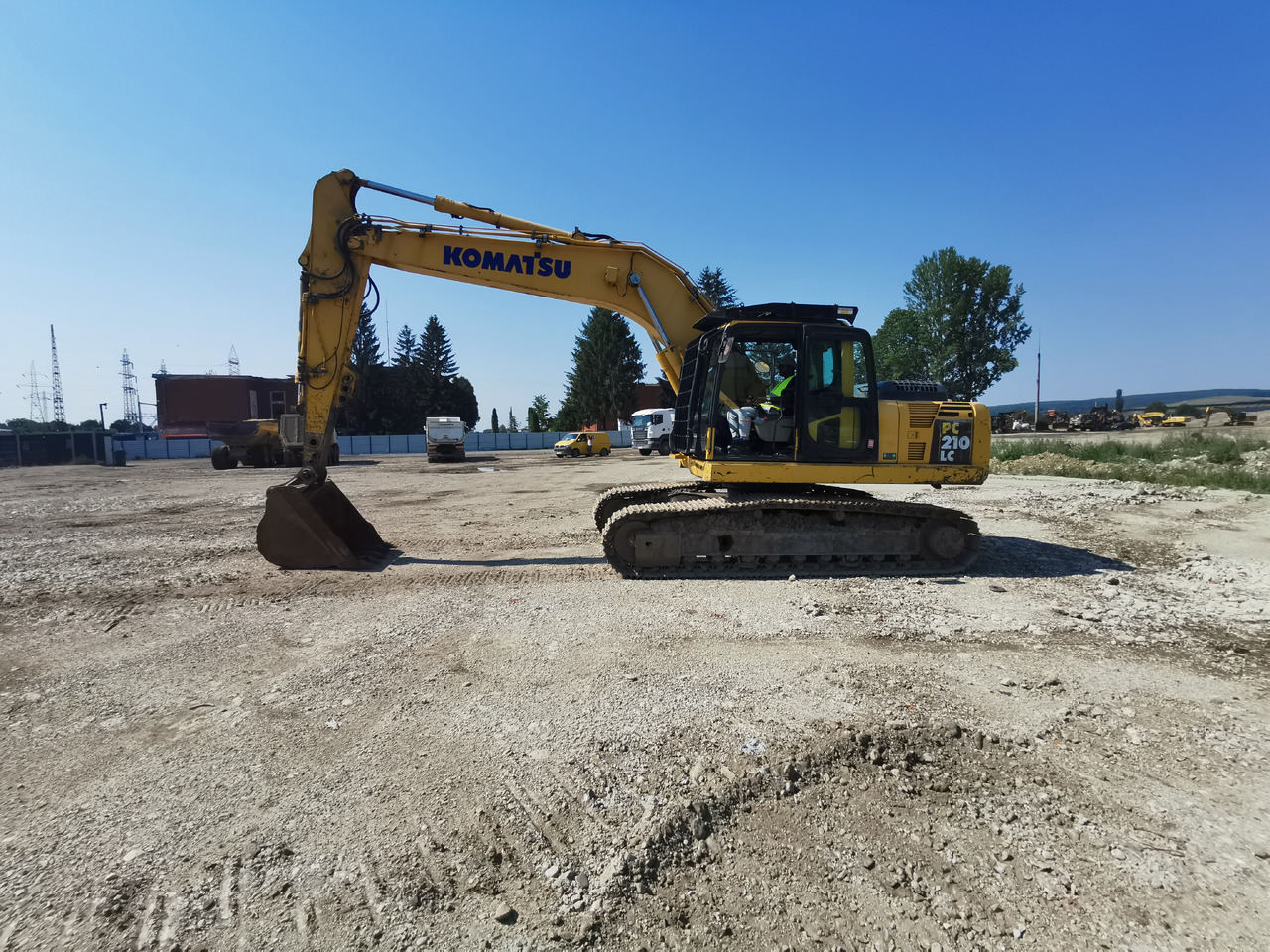 KOMATSU PC210 LC - 8 - Excavadora: foto 1 KOMATSU PC210 LC - 8 - Excavadora: foto 1