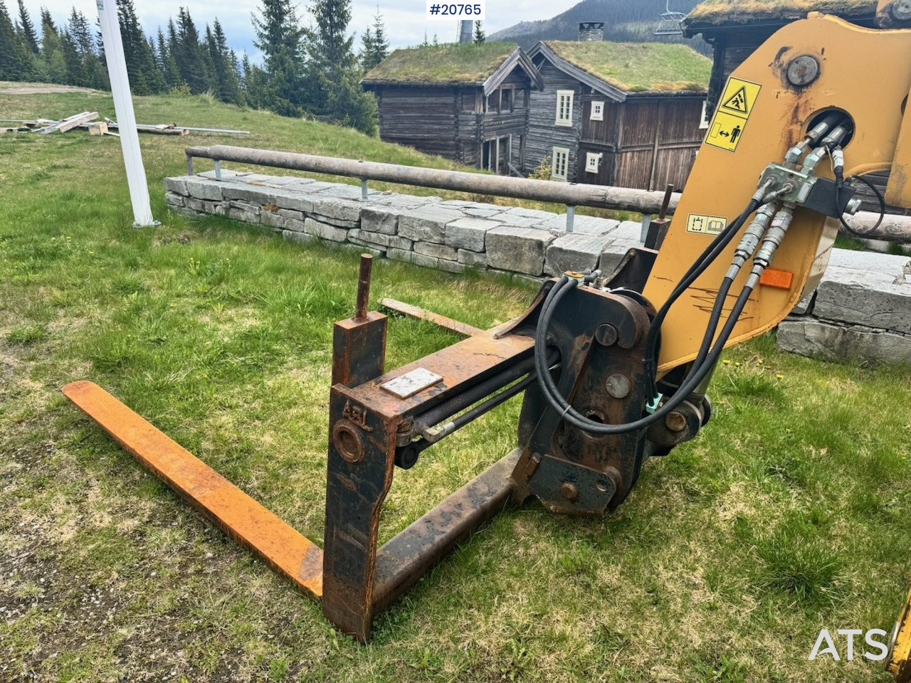 Manipulador telescópico Caterpillar TH360B: foto 17