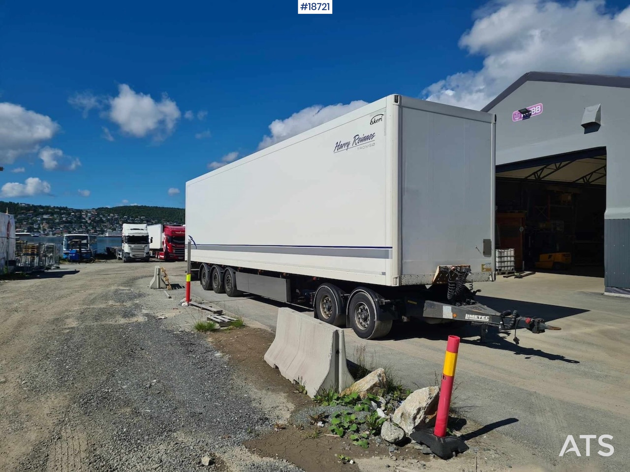 Ekeri 3-axle cabinet semitrailer w/ full side opening. - Remolque caja cerrada: foto 1 Ekeri 3-axle cabinet semitrailer w/ full side opening. - Remolque caja cerrada: foto 1