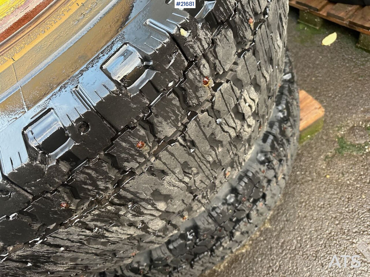 Hilo Dekkene har stått på en Volvo L60E - Neumáticos y llantas para Maquinaria de construcción: foto 2 Hilo Dekkene har stått på en Volvo L60E - Neumáticos y llantas para Maquinaria de construcción: foto 2