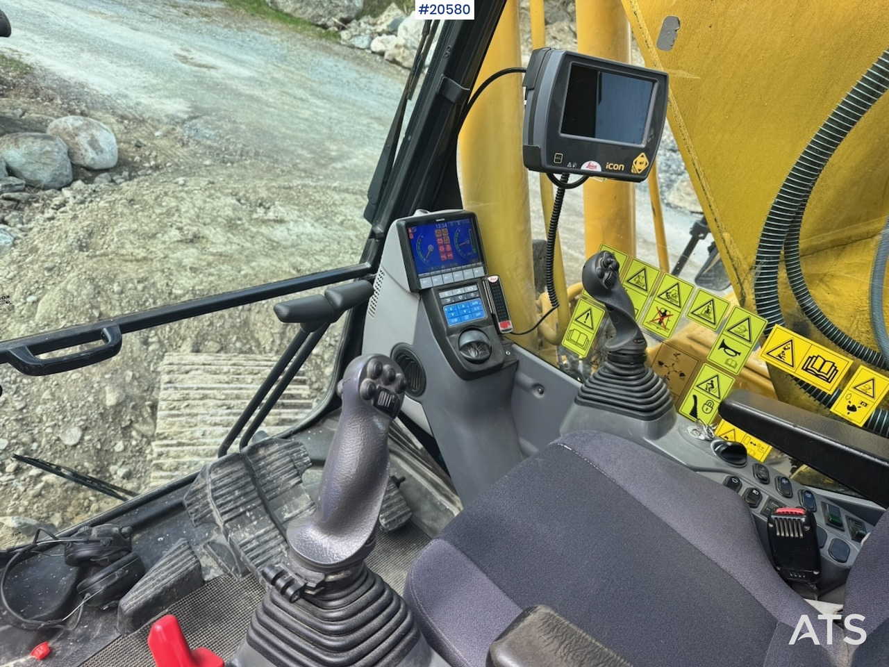 Excavadora Komatsu HB215LC-2: foto 39