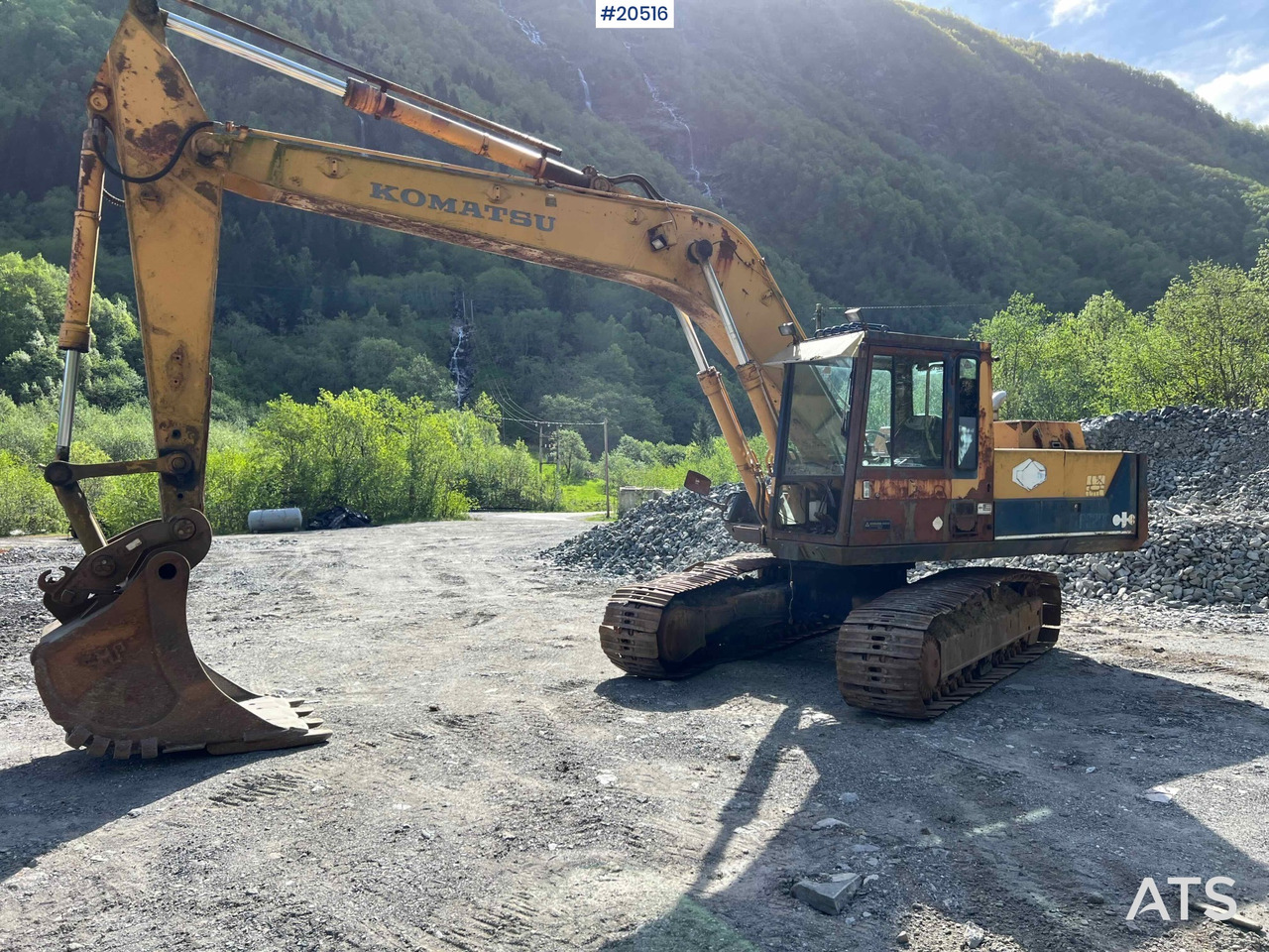 Komatsu PC200-3 - Excavadora: foto 1 Komatsu PC200-3 - Excavadora: foto 1