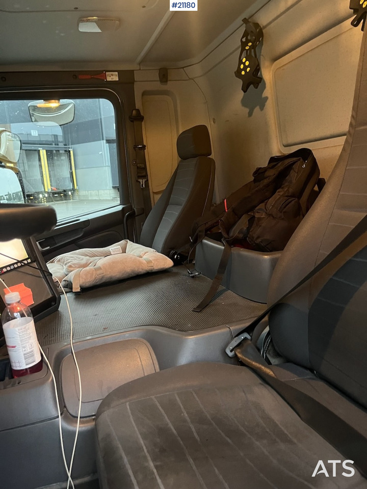 Camión caja cerrada Scania P250: foto 17