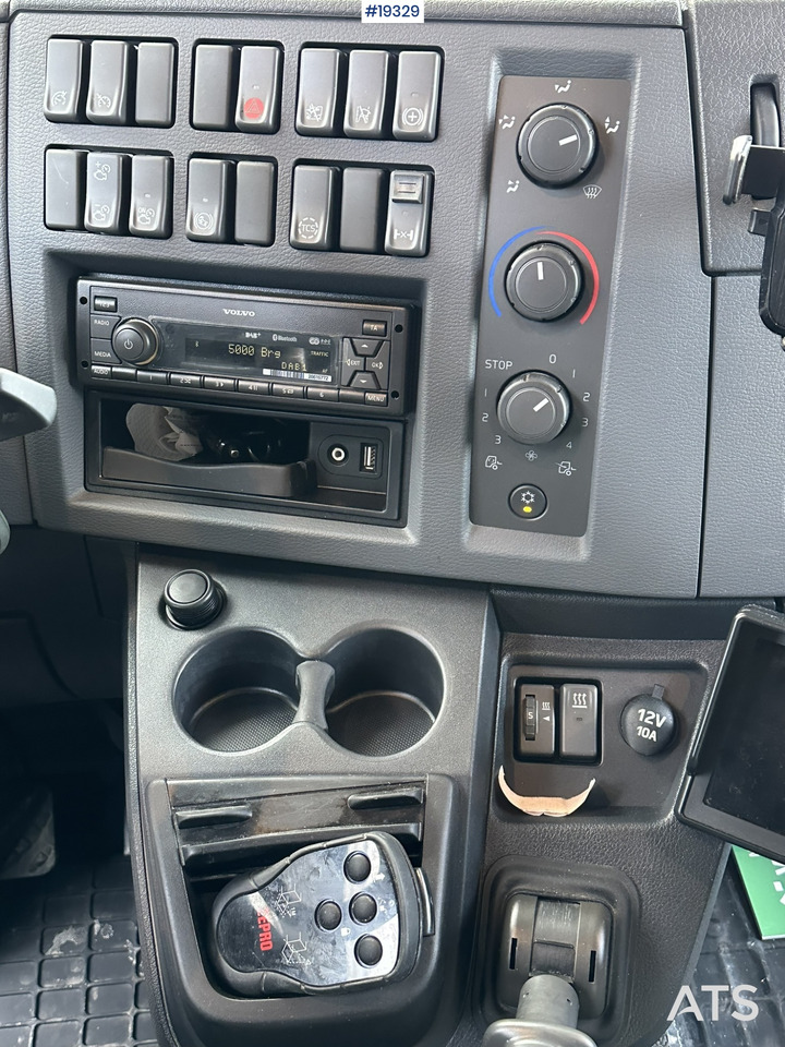 Camión caja cerrada Volvo FL250: foto 8