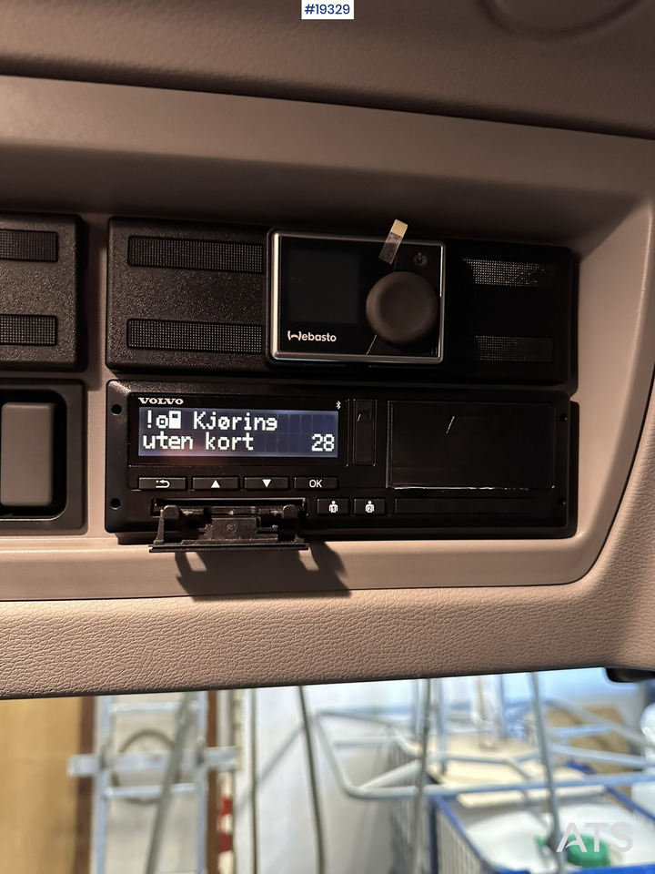 Camión caja cerrada Volvo FL250: foto 10