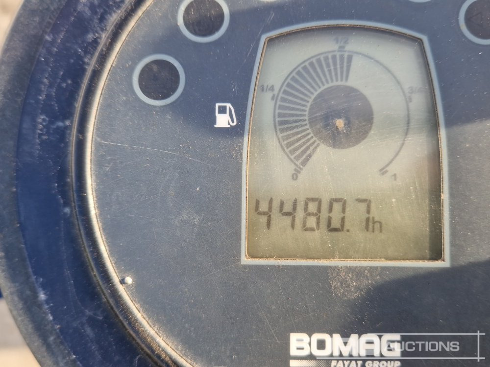 Rodillo 2011 Bomag BW100 AD-4: foto 17