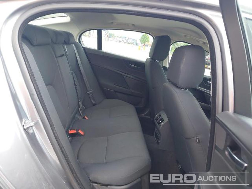 Coche 2015 Jaguar XE: foto 7