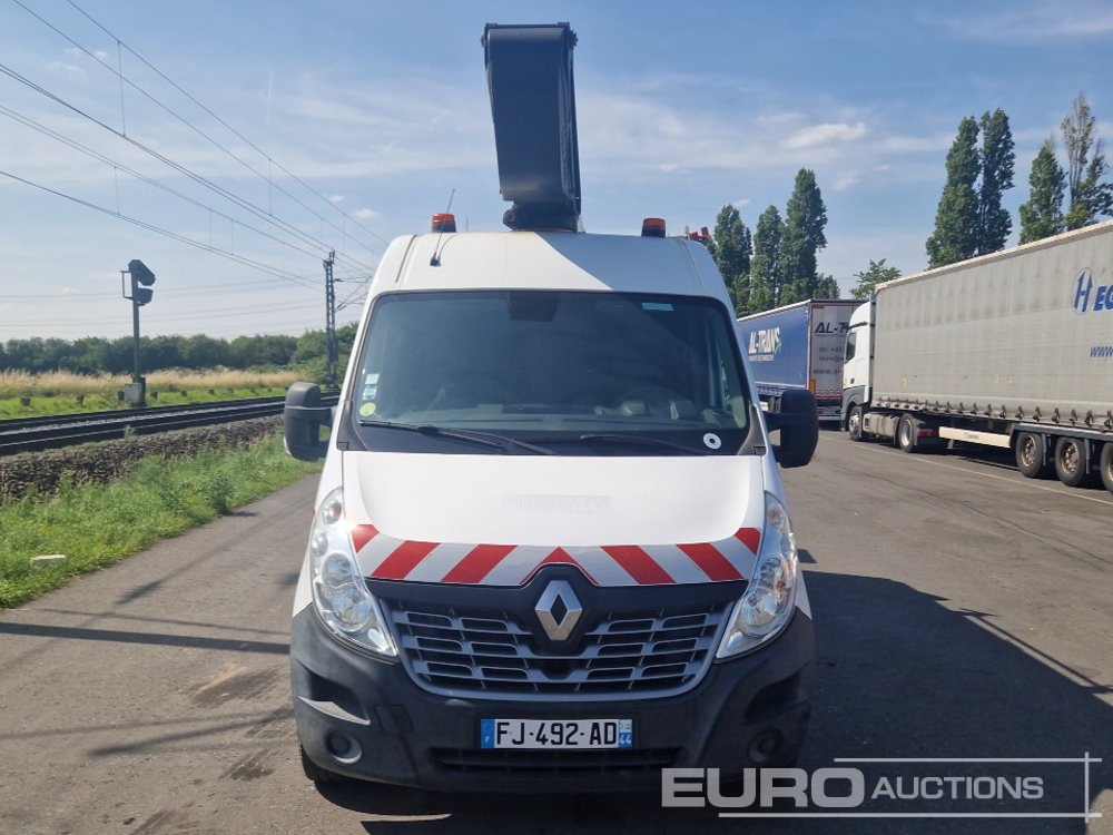Camión con plataforma elevadora 2019 Renault Master: foto 8