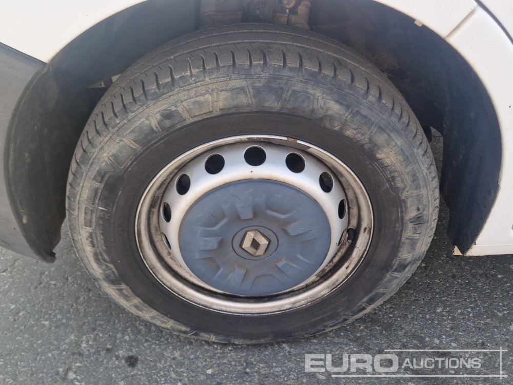 Camión con plataforma elevadora 2019 Renault Master: foto 10