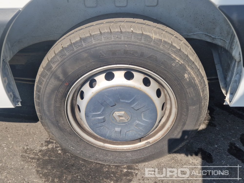 Camión con plataforma elevadora 2019 Renault Master: foto 12