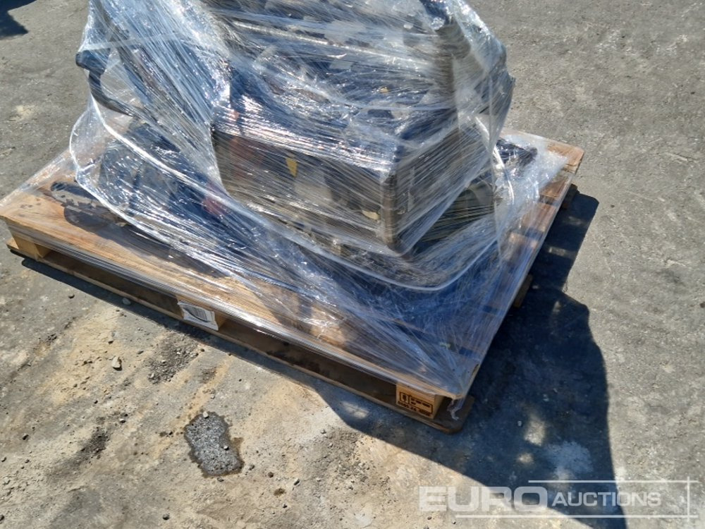 Pallet of Dynapac LF100 Compaction Plate (2 of) - Construcción de carreteras: foto 4 Pallet of Dynapac LF100 Compaction Plate (2 of) - Construcción de carreteras: foto 4